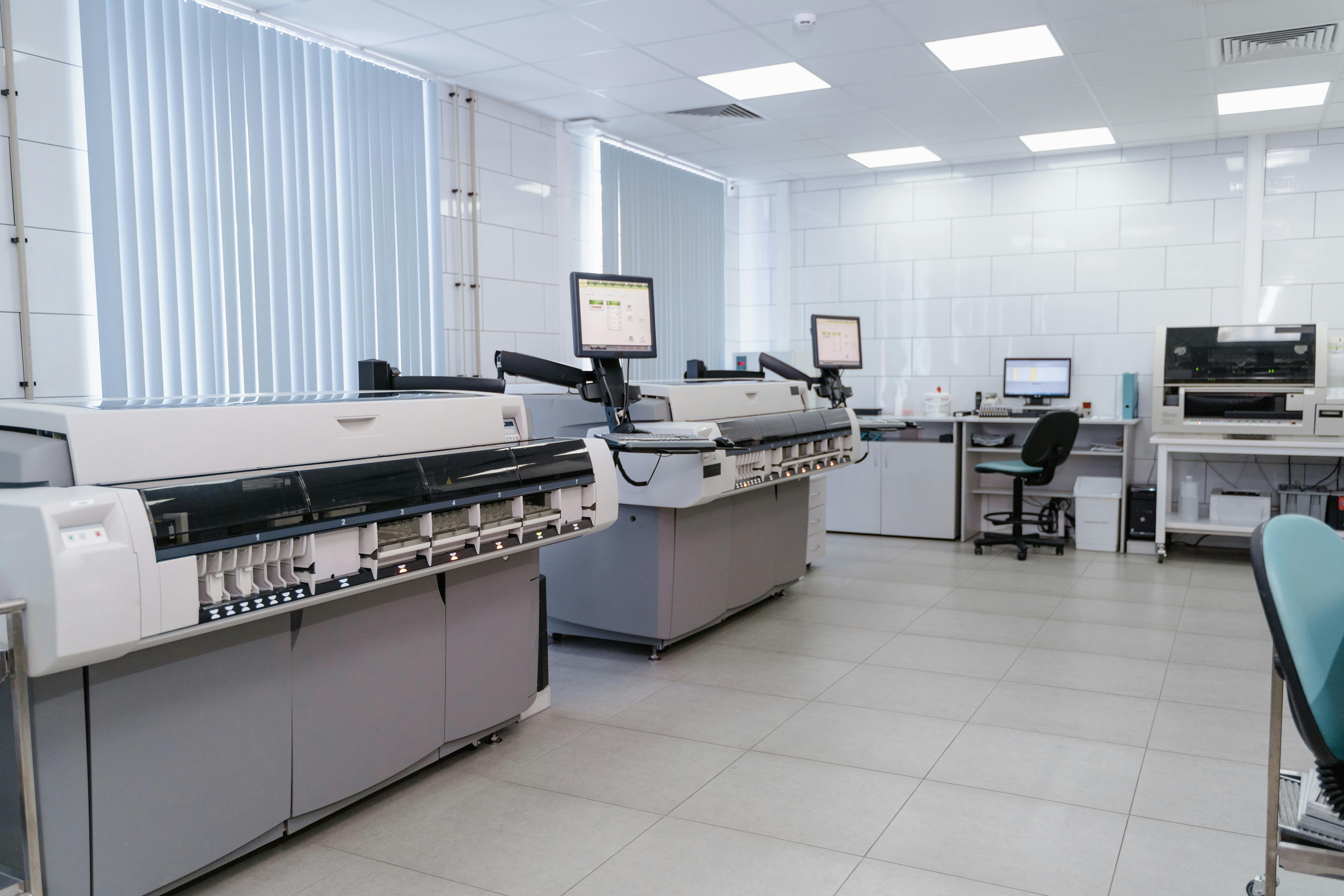 Diagnostic laboratory analyzer room