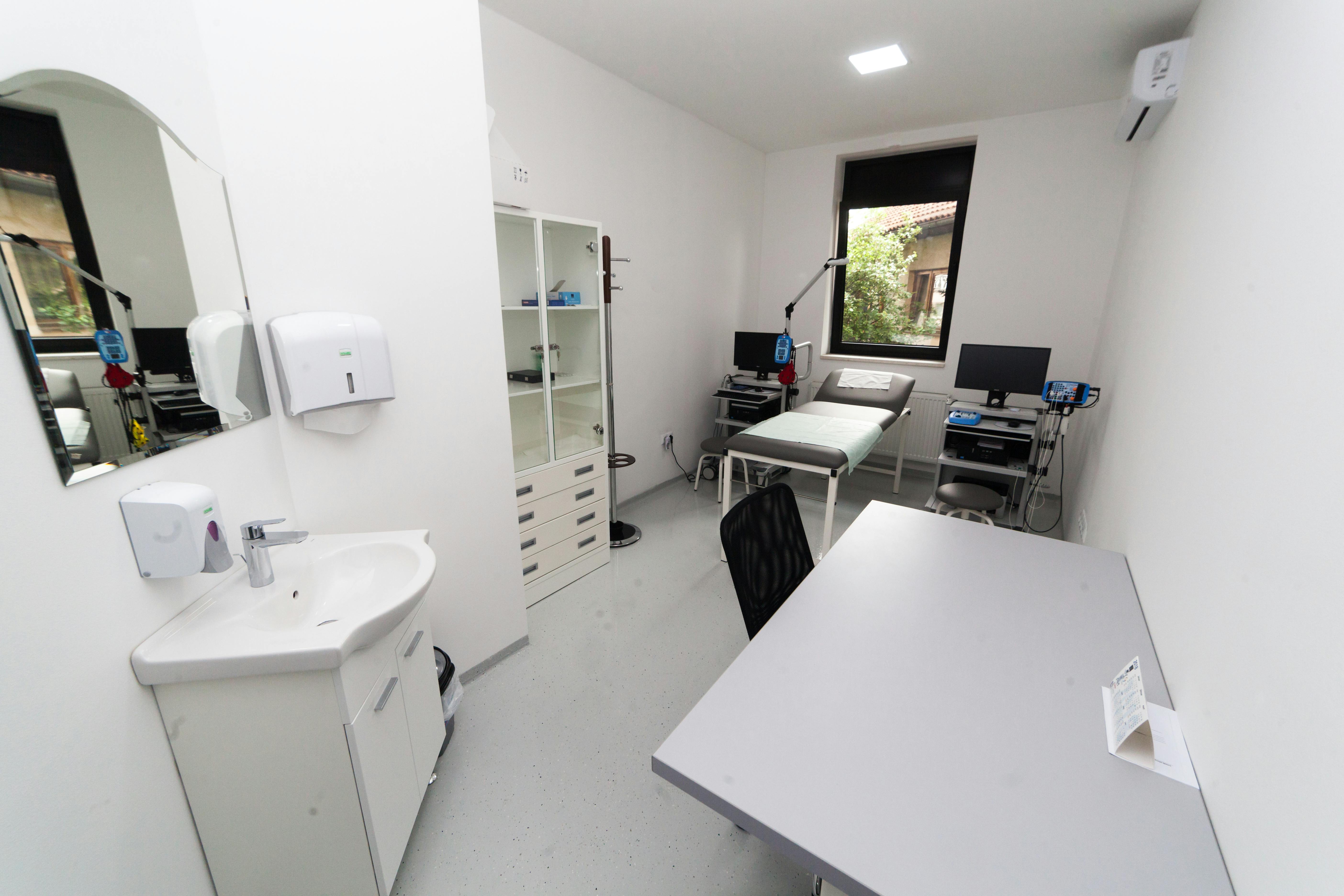 Pulmonary function laboratory simulation room